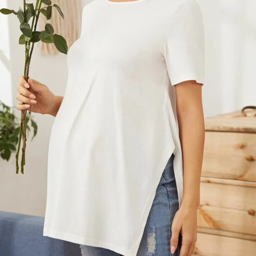 Maternity open side white tee shirt